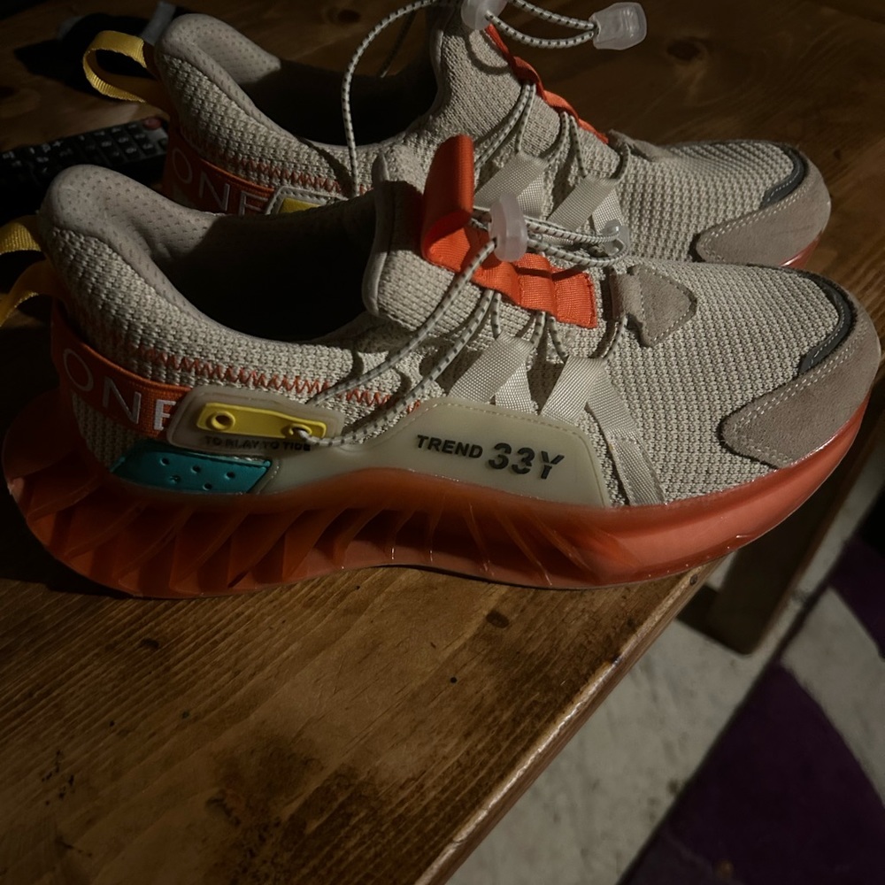 Barley worn nice tennis shoes